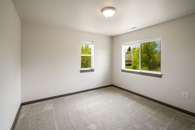 Building Photo - Pet Friendly! Gorgeous 3 Bedroom condo with double stall attached garages with AC.