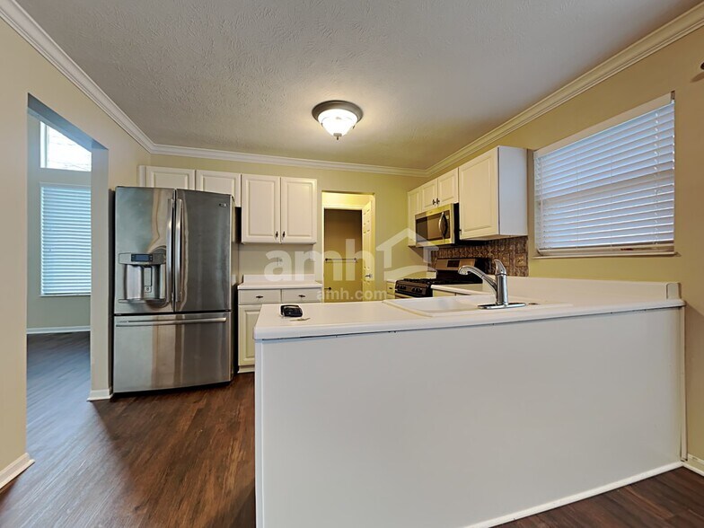 Building Photo - 1232 Ben Avon