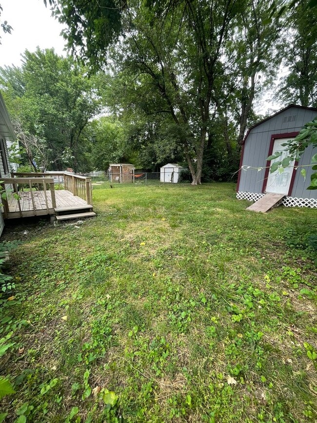 Building Photo - Updated 3 bed/1 bath home! With a 1 car ga...