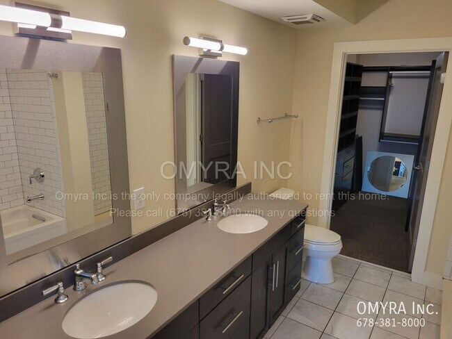 Building Photo - Stunning 3-Bedroom Midtown Condo with City Views!