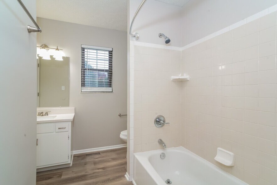 Building Photo - 3420 Wedgewood Dr