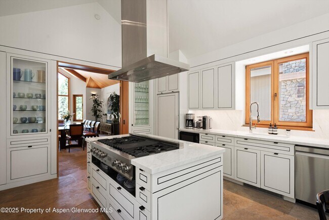 Building Photo - 800 Roaring Fork Rd