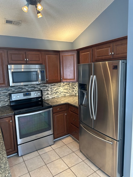 Building Photo - 3001 Satterfield Dr