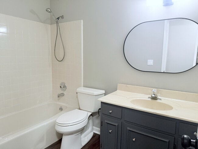 Building Photo - 1306 Leaside Ln