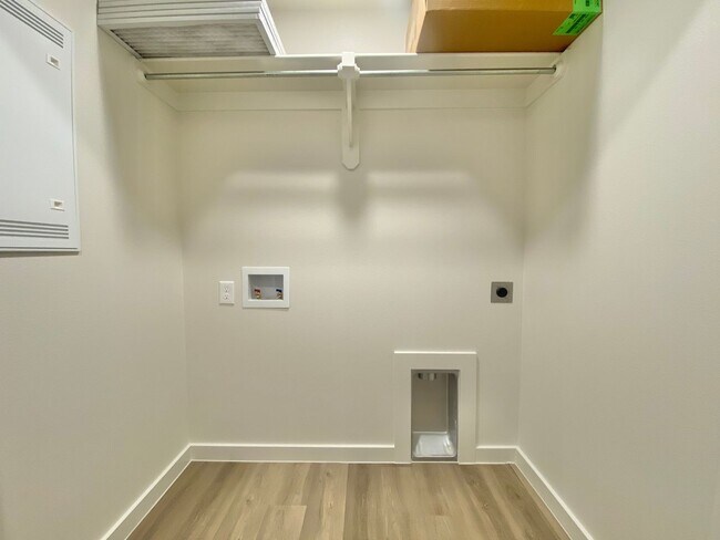 Building Photo - 3 bed 2 bath now available in Frenship west