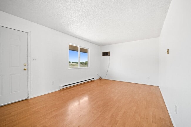 Building Photo - Great 2/1 Townhome WITH YARD in Pueblo West