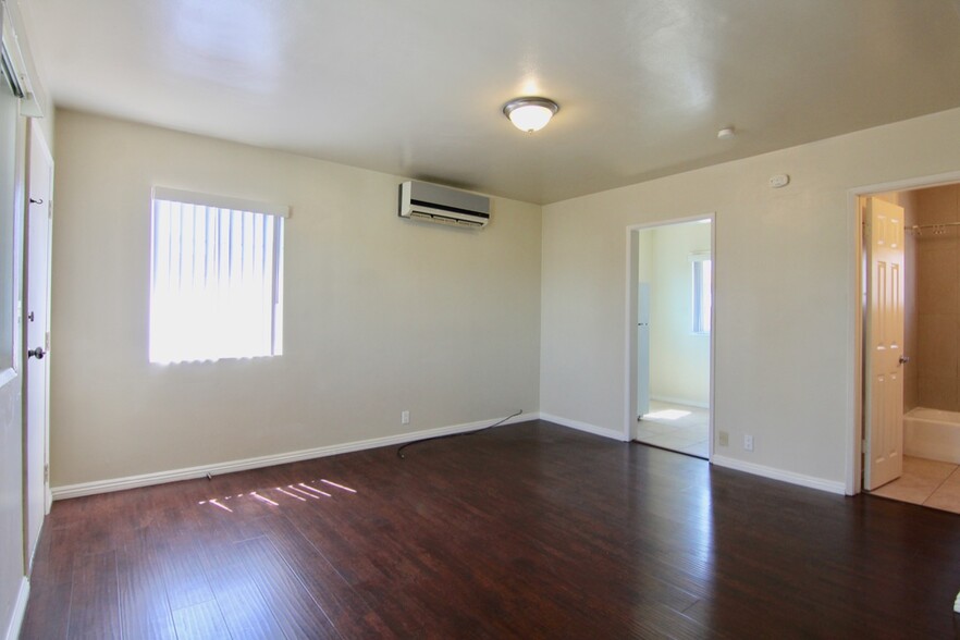 Primary Photo - 3345 Del Mar Ave