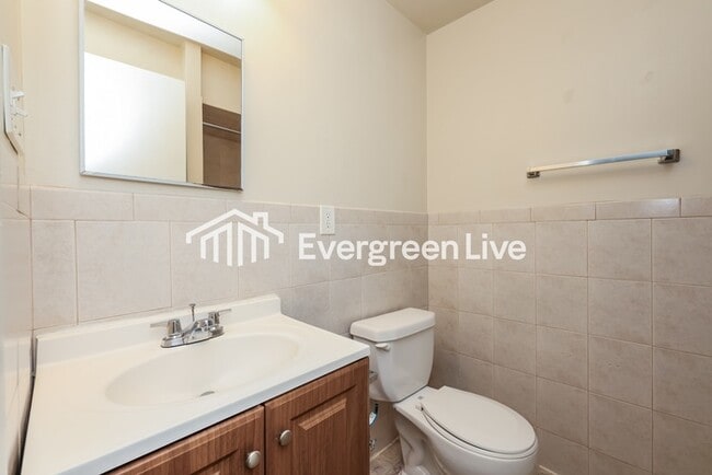 Building Photo - 755 Ellsworth Dr