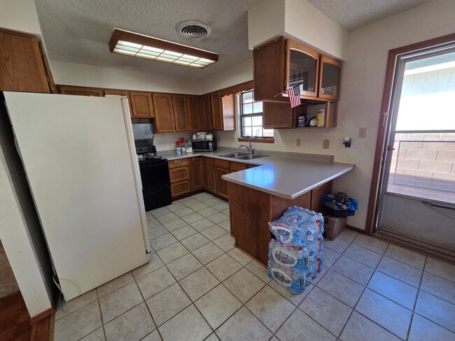 Building Photo - Large 4 Bdrm/3 Bath Home Close to Holloman AFB