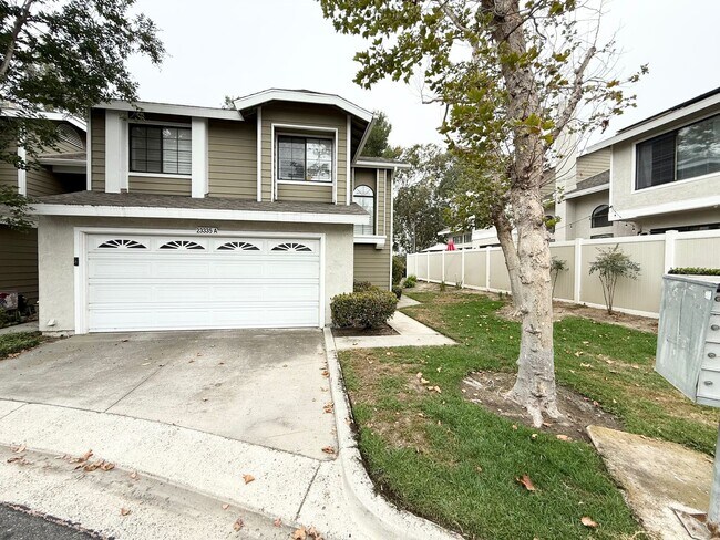 Building Photo - Gorgeous 3 bedroom home In the heart of Mission Viejo!