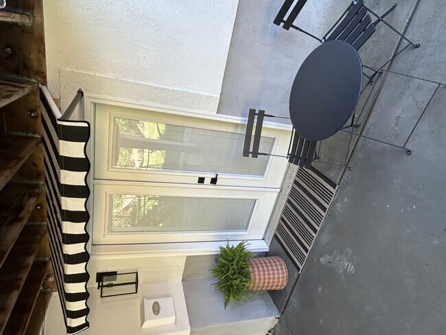Building Photo - 404 N 1060 W