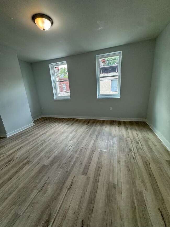 Building Photo - Freshly Updated 3bd/1bath House! Section 8 ONLY!