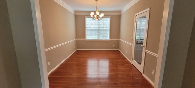 Building Photo - 8 Holly Springs Ln