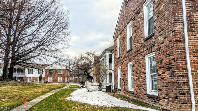 Building Photo - 25 Trenton Square