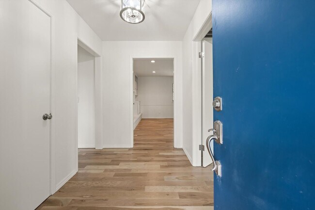Building Photo - Modern Details and Interiors to a sought-a...