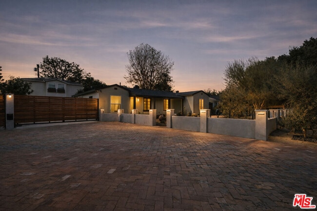 Building Photo - 4837 Gentry Ave