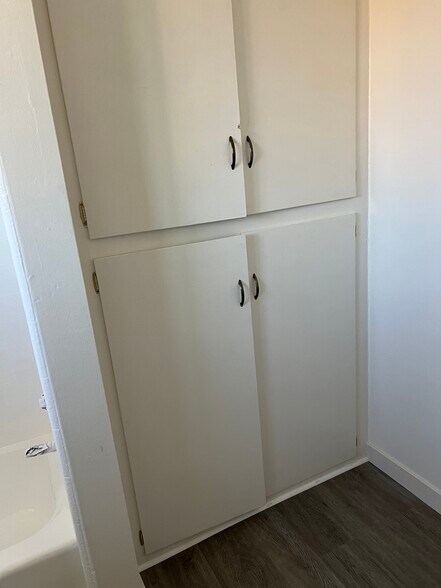 Building Photo - 1057 Western Ave