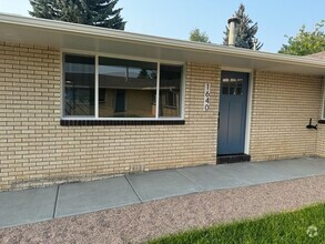 Building Photo - Newly Renovated 2BD 1BA Duplex with Garage