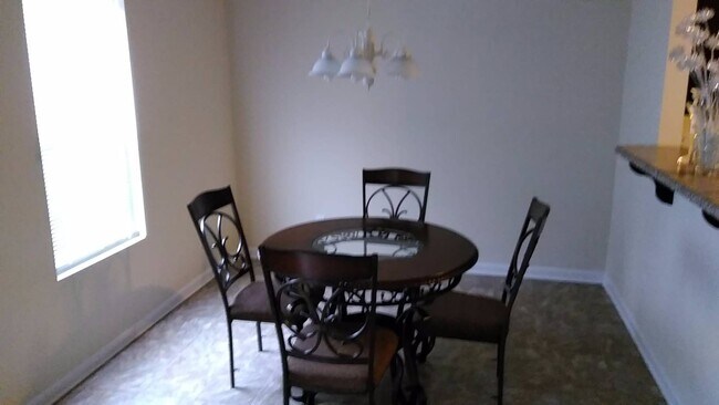 Building Photo - Beautiful Home Near University Area!
