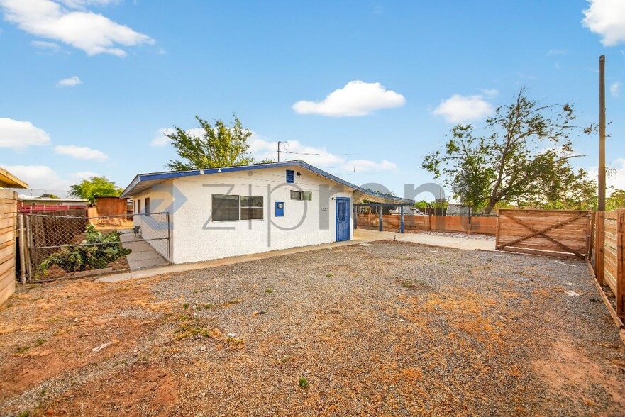 Building Photo - Unit