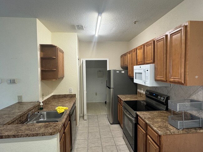 Building Photo - 1 bed 1 bath condo in metrowest