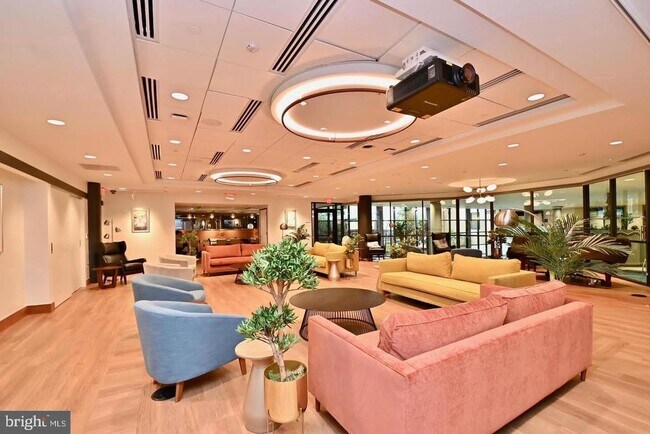 Building Photo - 5903 Mt Eagle Dr