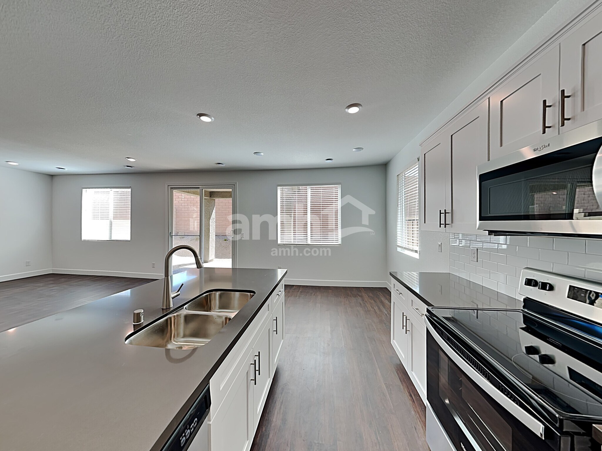 Building Photo - 8927 Tiger Tooth Ave