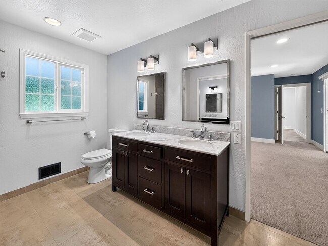 Building Photo - Gorgeous 4 Bedroom PLUS Spacious Bonus Room with Pool in Desired Alamo Neighborhood Available Now!