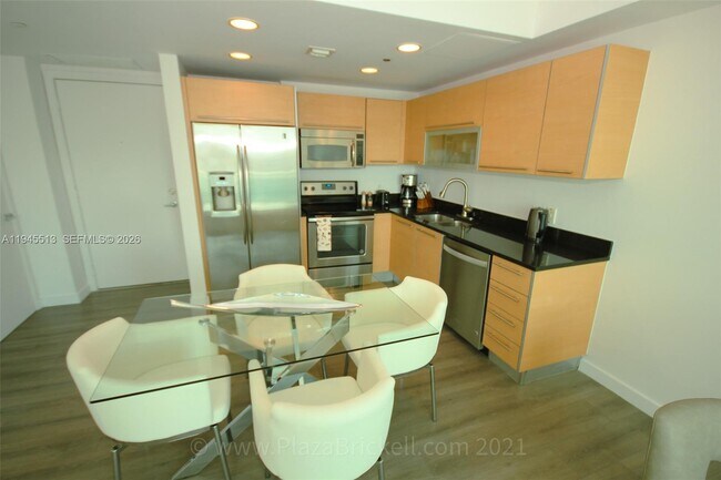 Building Photo - 950 Brickell Bay Dr