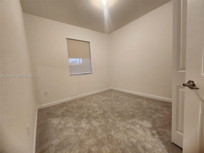 Building Photo - 2429 SE 28th Dr