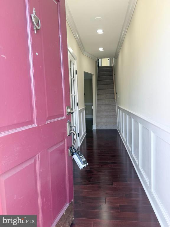 Building Photo - 216 S Henry St