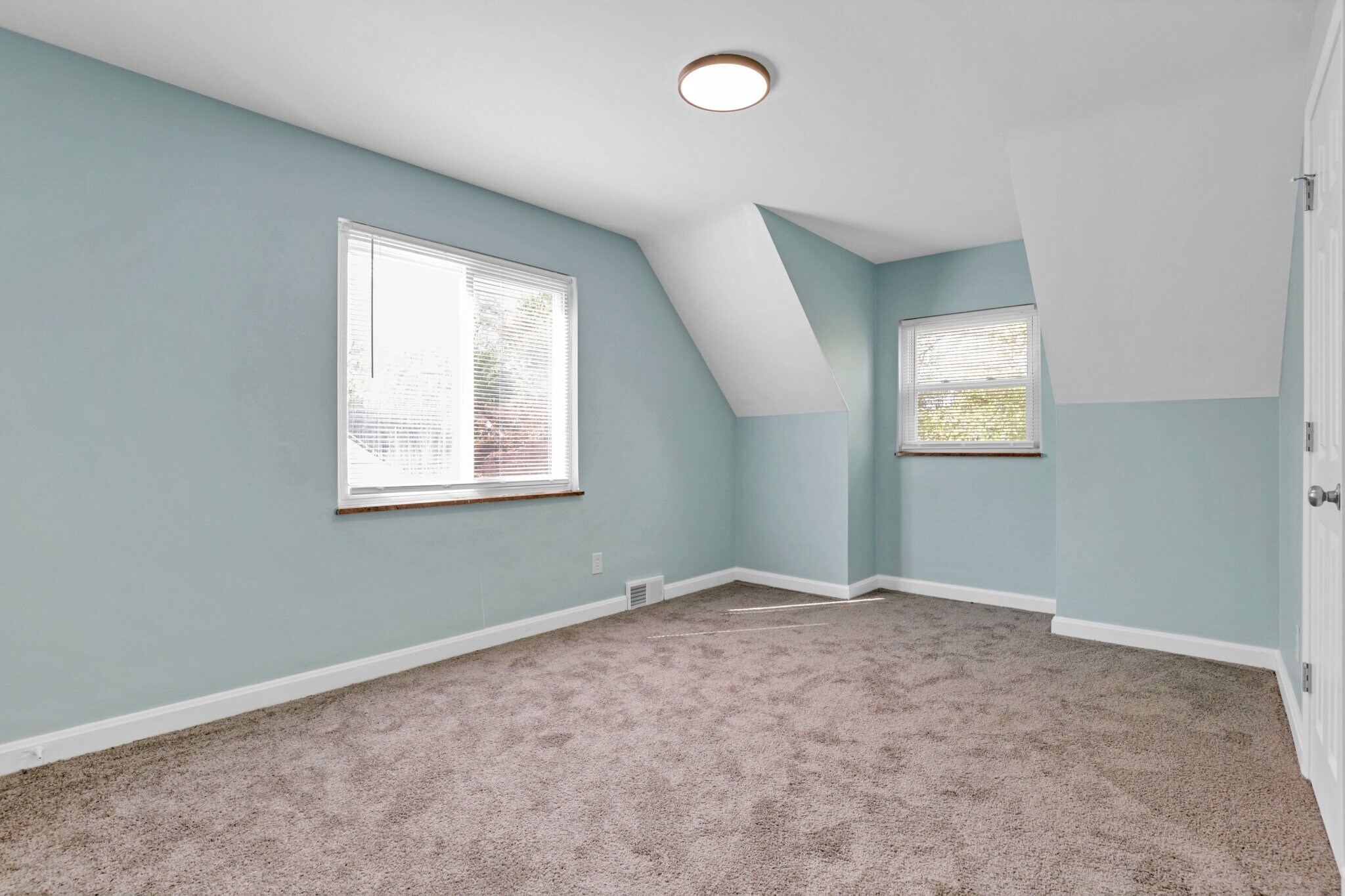Building Photo - 2805 Parkland Pl