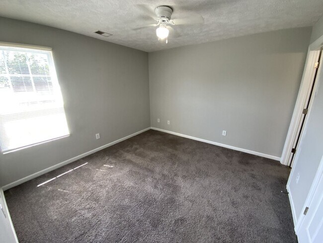 Building Photo - Great rental home near MTSU!