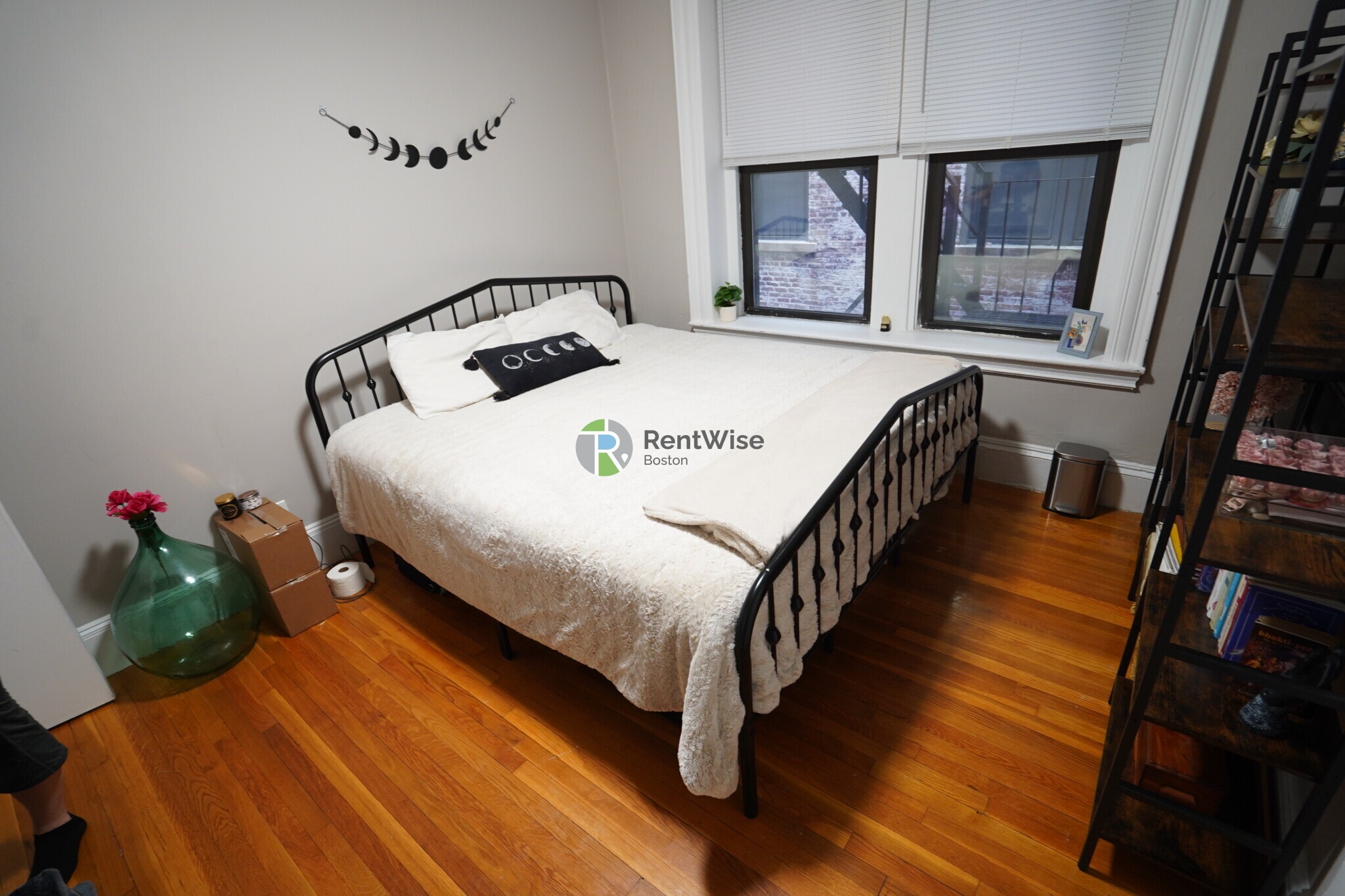 Building Photo - 1455 Beacon St