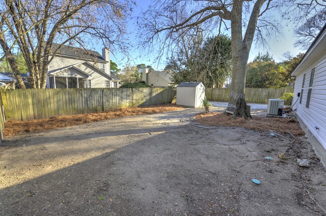 Building Photo - Gorgeous 3 BR, 2 BA , 1 Car Garage Home Of...