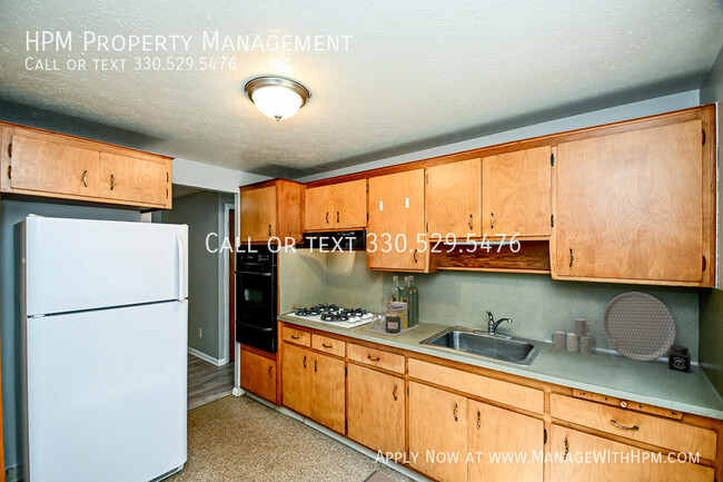 Building Photo - 842 S Green Rd