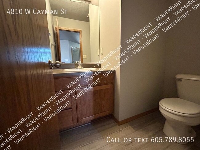 Building Photo - 4810 W Cayman St