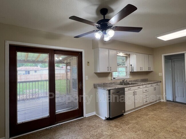 Building Photo - 1222 SW Ordnance Road