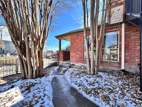 Building Photo - 7111 E Hwy 290