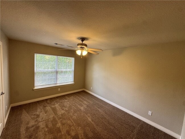 Building Photo - 904 S Wood Ave