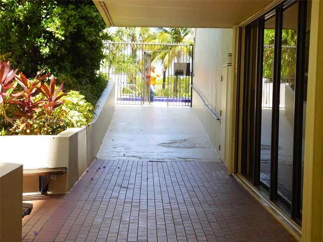 Building Photo - 1623 Collins Ave