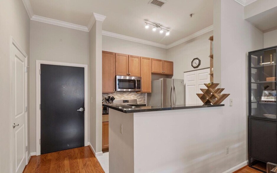 Building Photo - 309 Holland Ln