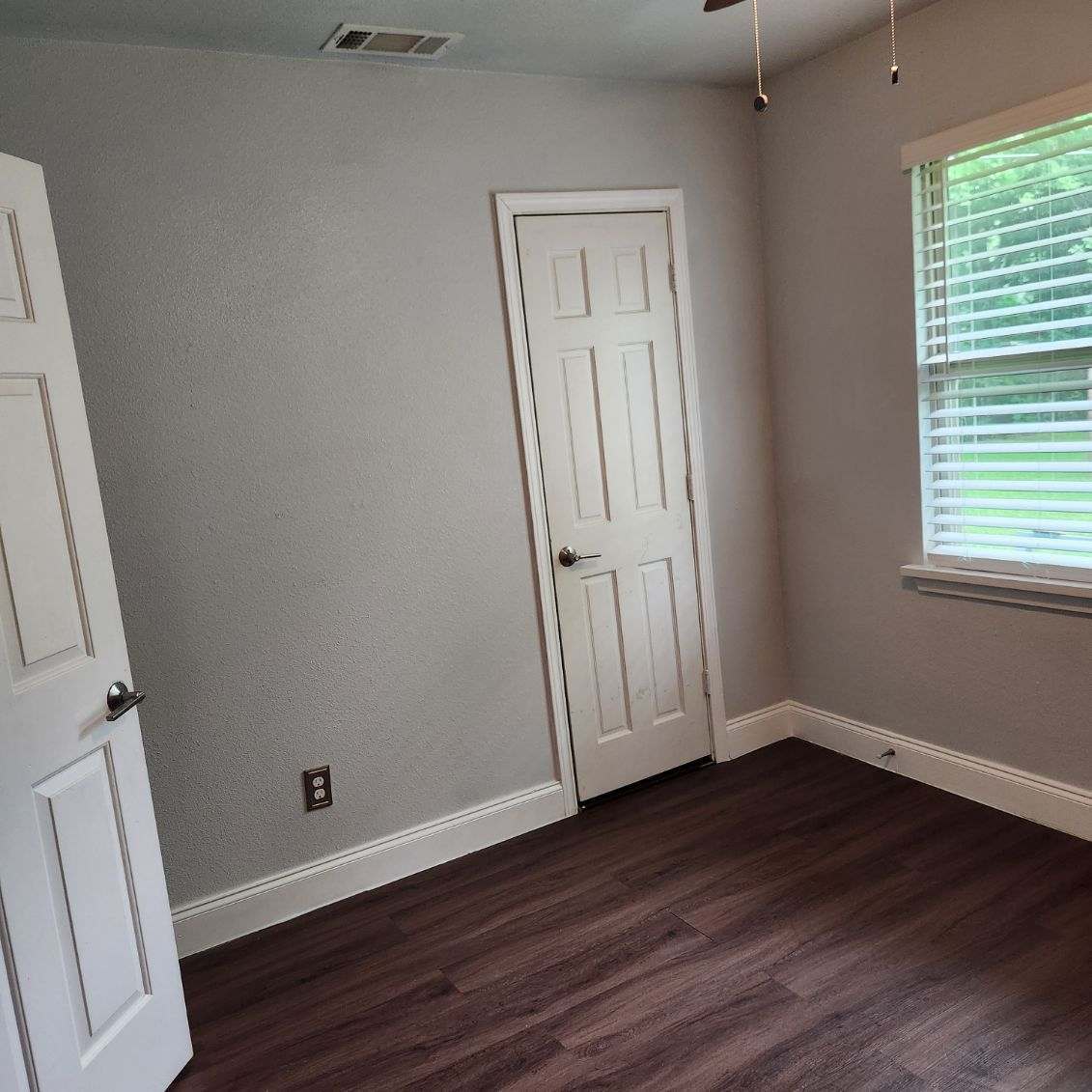2 of 3 bedrooms with a nice size closet and ceiling fan - 220 Sendero Dr