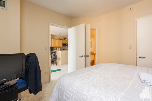 Building Photo - 222 N Columbus Dr