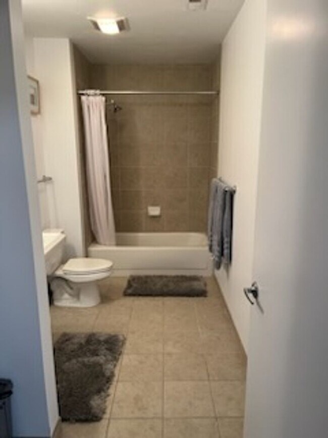 Building Photo - Beach Borough