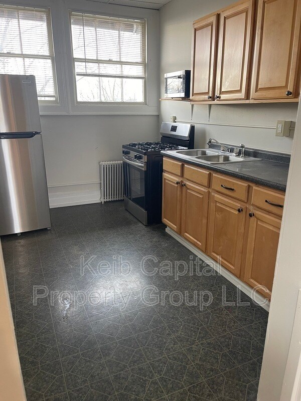 Building Photo - 179 Main St