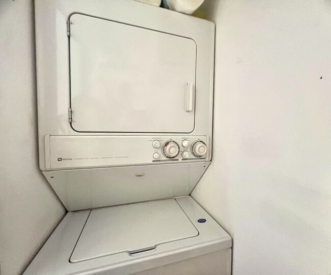 Building Photo - 13 Timber Ln