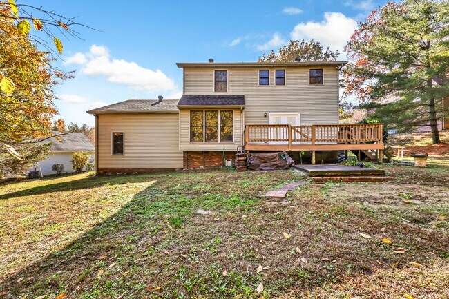 Building Photo - Spacious 3 Bedroom and 2.5 Bathroom