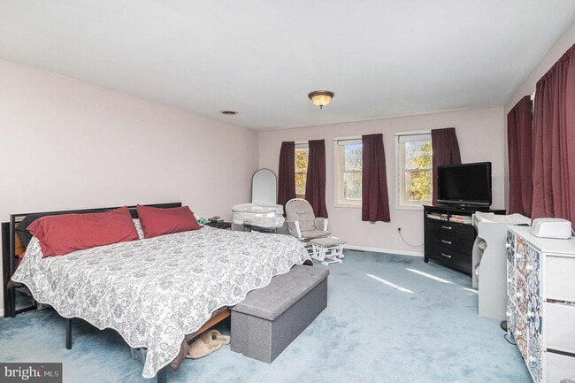 Building Photo - 7710 Queen St