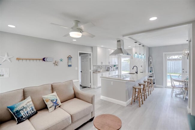 Building Photo - 1437 NE 25th St